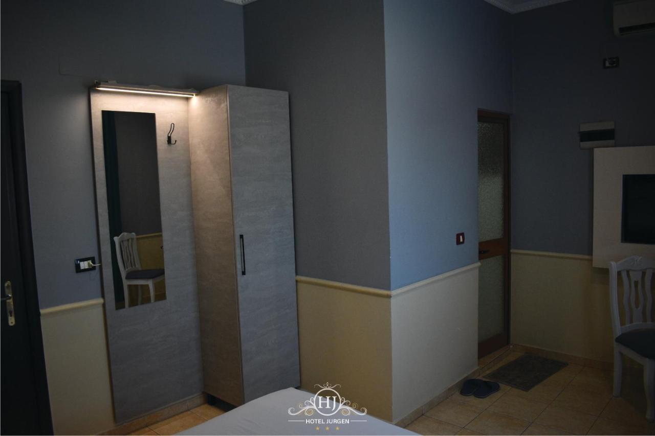 Hotel Jurgen เลเจอ ภายนอก รูปภาพ
