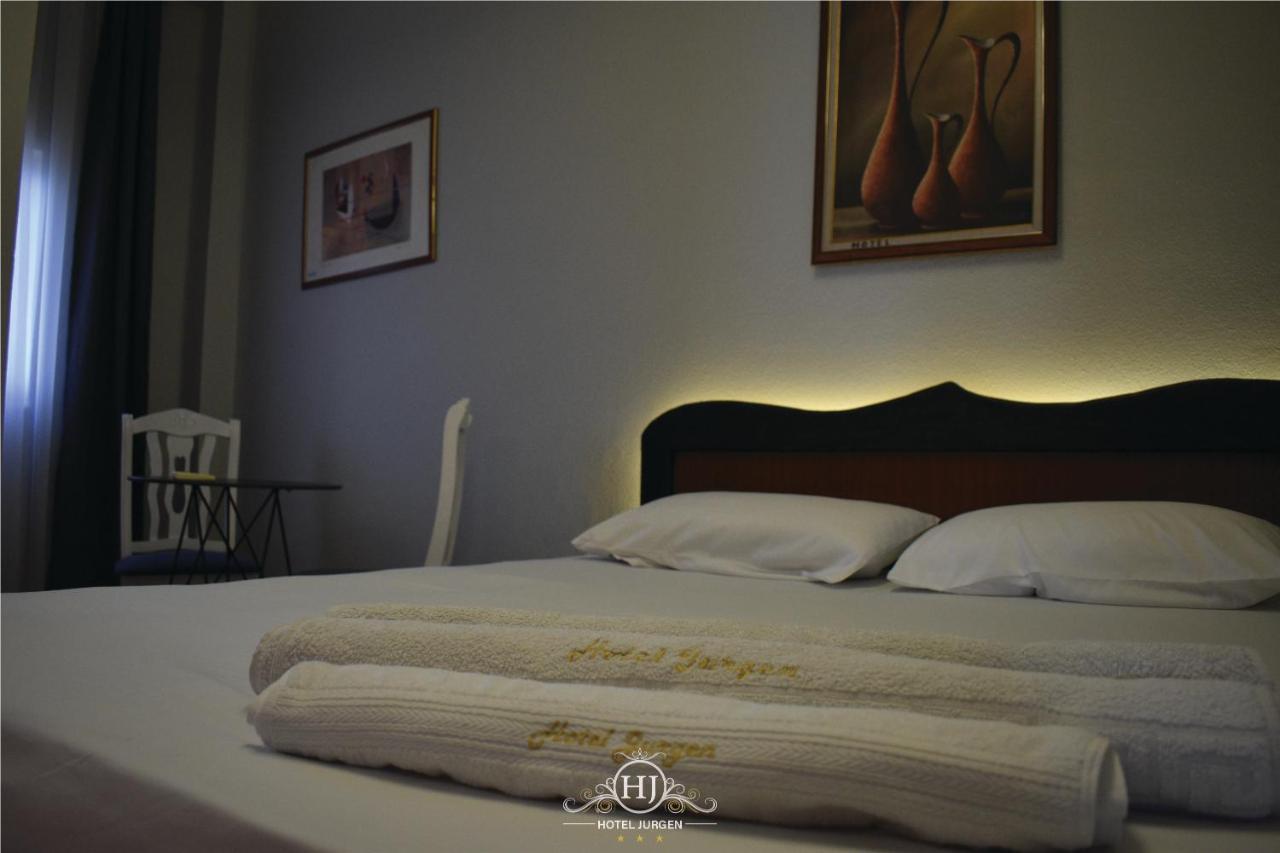 Hotel Jurgen เลเจอ ภายนอก รูปภาพ