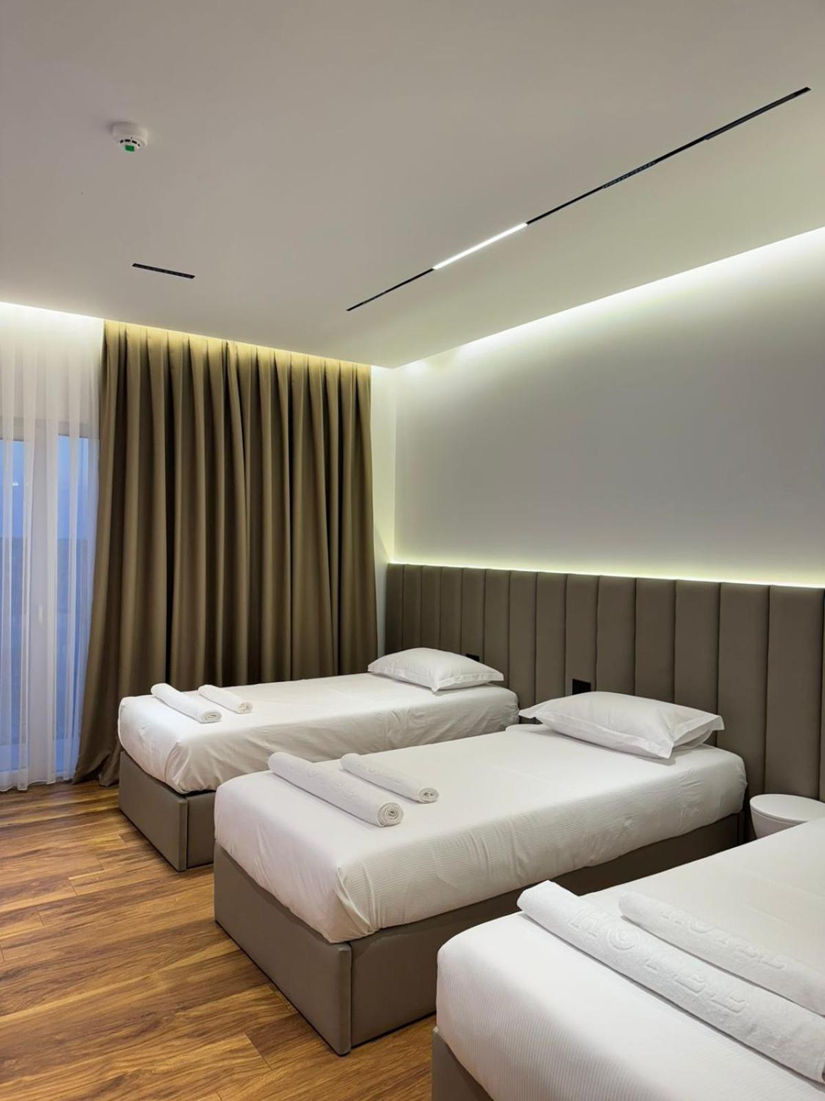 Hotel Jurgen เลเจอ ภายนอก รูปภาพ