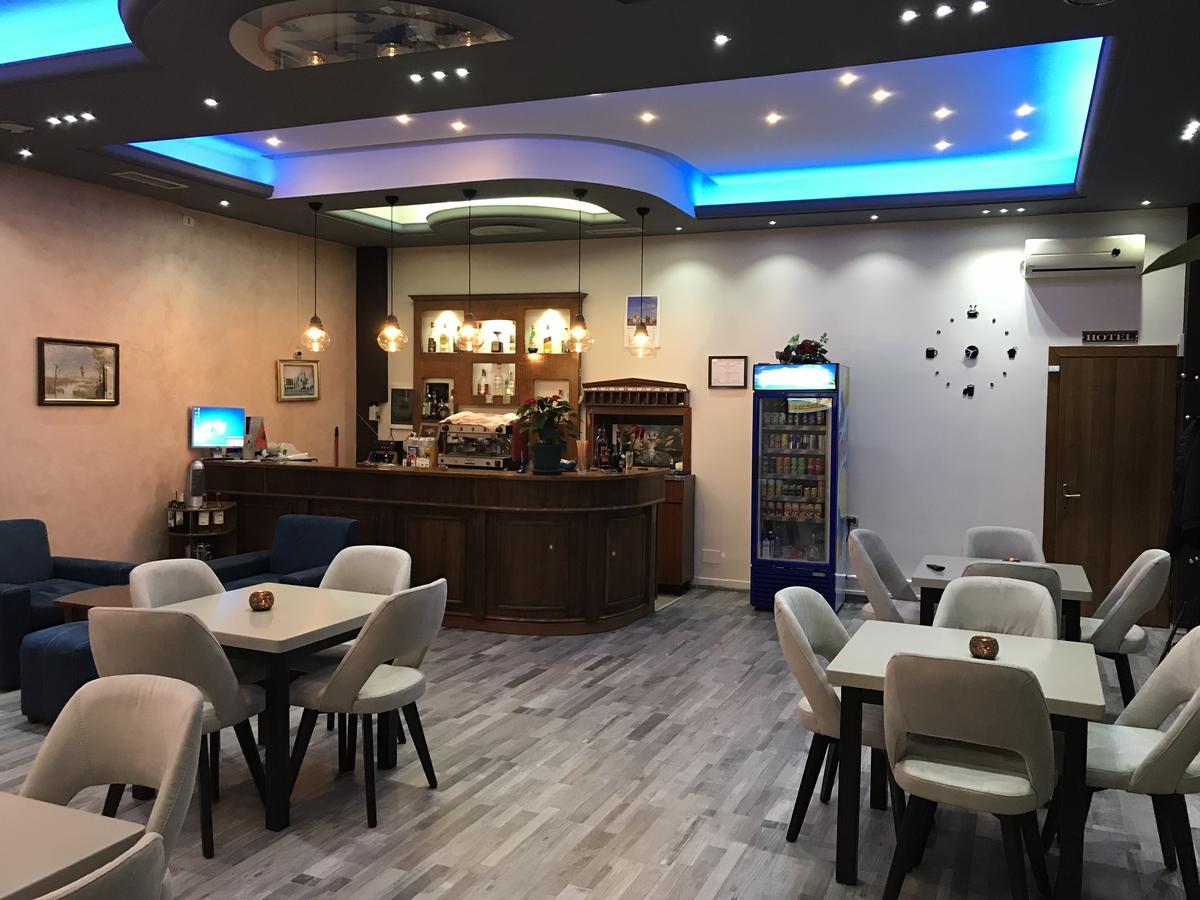 Hotel Jurgen เลเจอ ภายนอก รูปภาพ